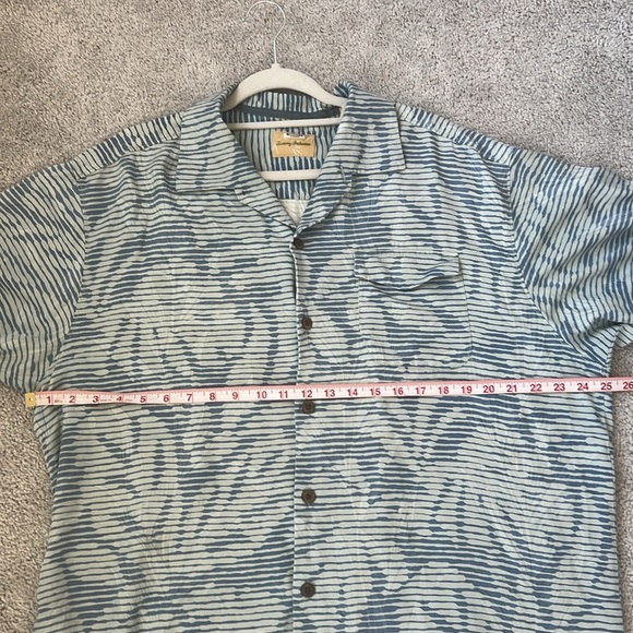 Men's Tommy Bahama Blue and White Casual Button Down 100% Silk Shirt size XL - Picture 5 of 7